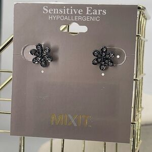 MIxit NWT black studded flower earrings